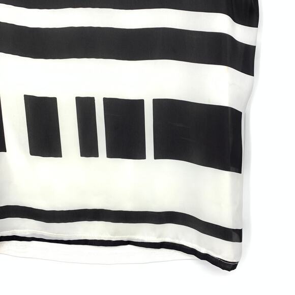 Etam Short Sleeve Blouse Womens Size Small Black White Graphic Design Print - Picture 4 of 5